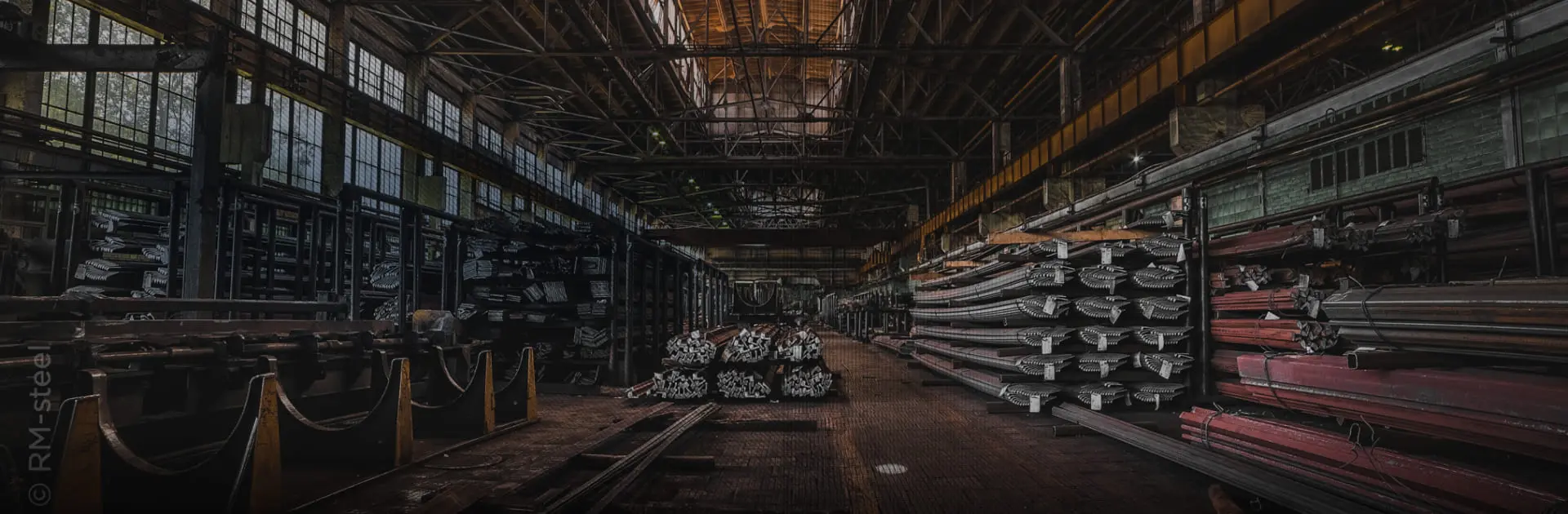 Складская программа:  более 3000 тонн продукции на складе