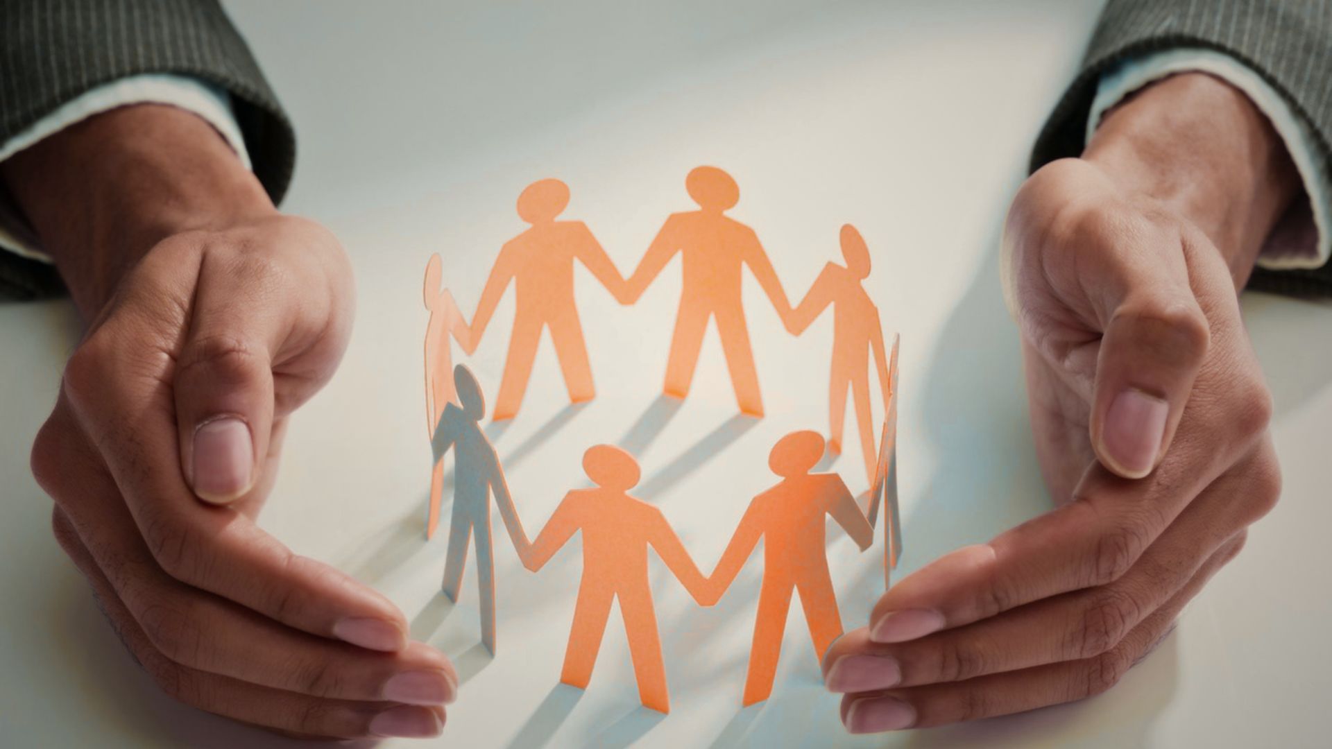 Частные и публичные интересы. И общественную защиту их интересов. И общественную защиту их интересов. Защита интересов государства и общества в целом. И общественную защиту их интересов.